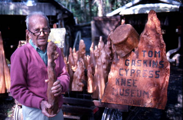 Tom Gaskins, artist and owner of the Cypress Kneeland attraction in Palmdale (1987).