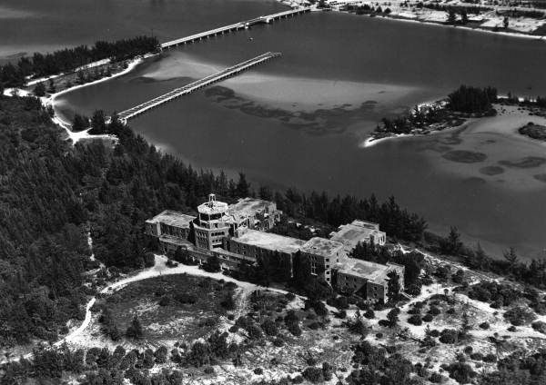 An aerial view of the unfinished Ritz-Carlton Hotel at the southern end of Longboat Key (1952).