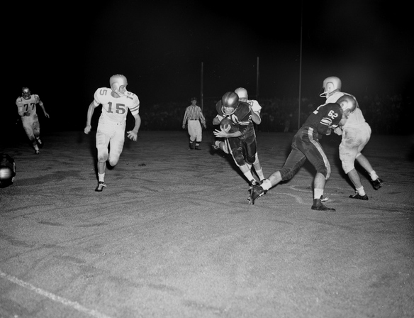 Burt Reynolds running the ball for FSU during football game against Furman University in Tallahassee, Florida.