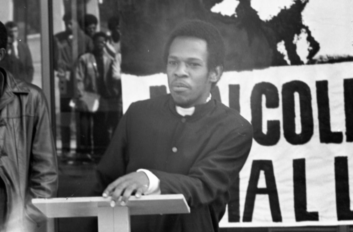 Unidentified FAMU student speaking during memorial meeting at the Benjamin Banneker Technical Center in Tallahassee.