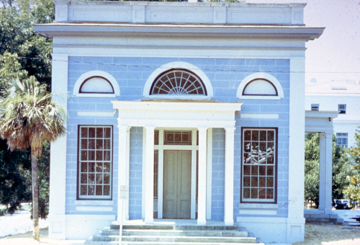 The Union Bank building after restoration (circa 1990s).