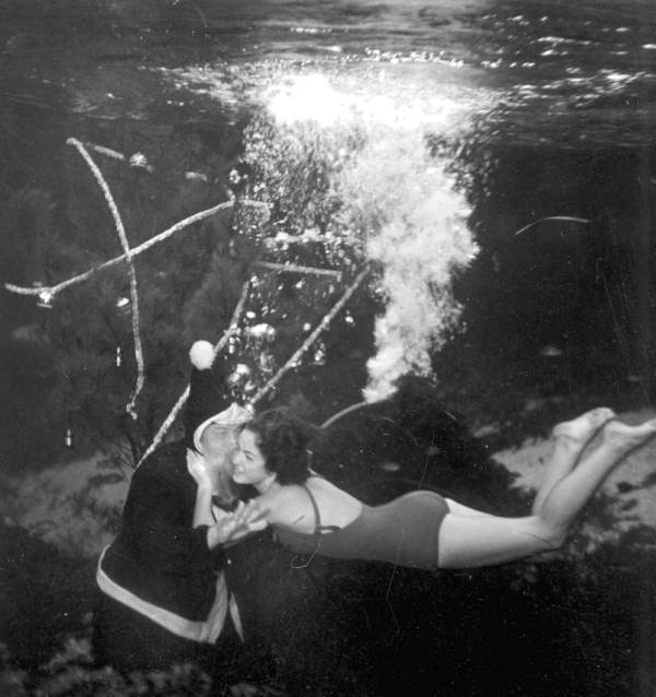 Santa Claus underwater at Weeki Wachee Springs.
