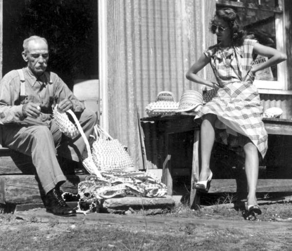 Basket maker Moses Pinder - Tarpon Springs, Florida
