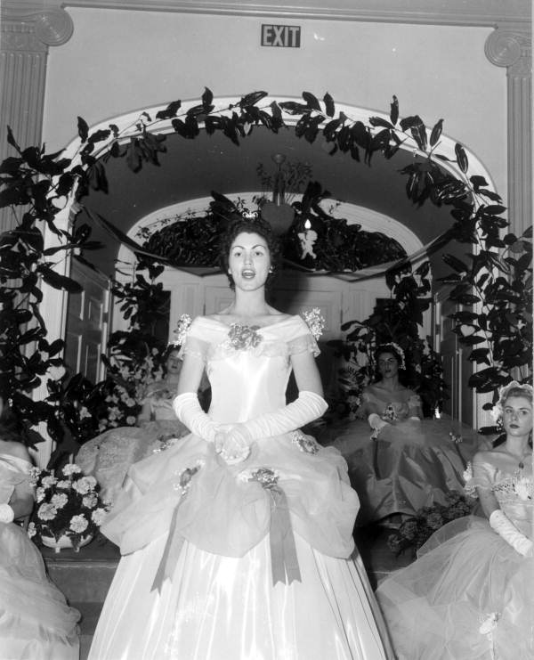 1960 Jeanie Ball "Queen" Joyce Marie Garland singing at the Stephen Foster Memorial - White Springs, Florida