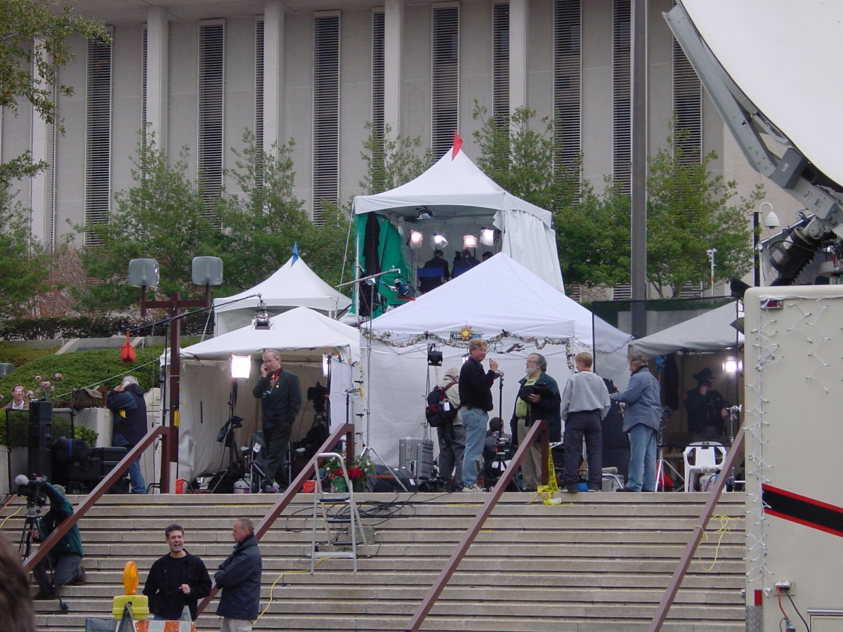 Members of the press at the Capitol covering the 2000 presidential election vote dispute