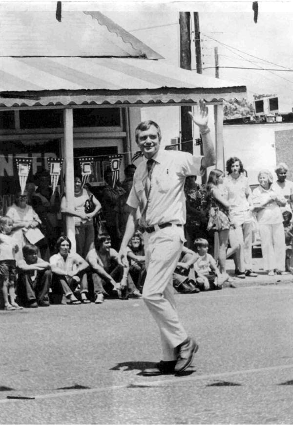 Chiles waves to bystanders gathered to see him enter town during his 1970 walking campaign.