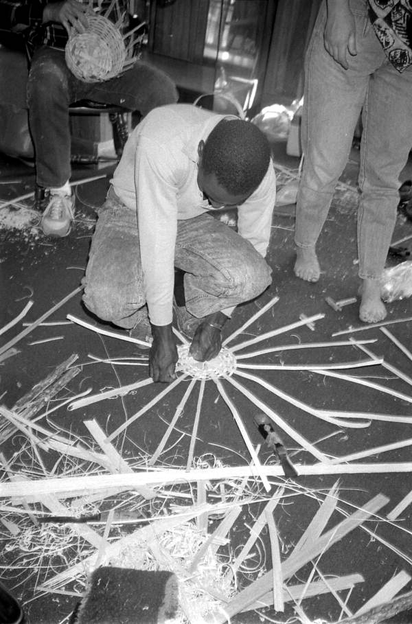 Alfonso Jennings demonstrating how to make a white oak basket during workshop - White Springs, Florida