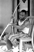 Alphonso Jennings splitting white oak in order to make a basket - Lamont, Florida