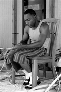 Alphonso Jennings splitting white oak into strips to make a basket - Lamont, Florida