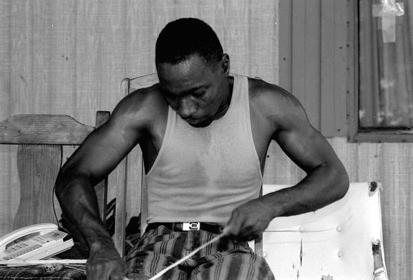 Alphonso Jennings cutting white oak into strips to make a basket - Lamont, Florida