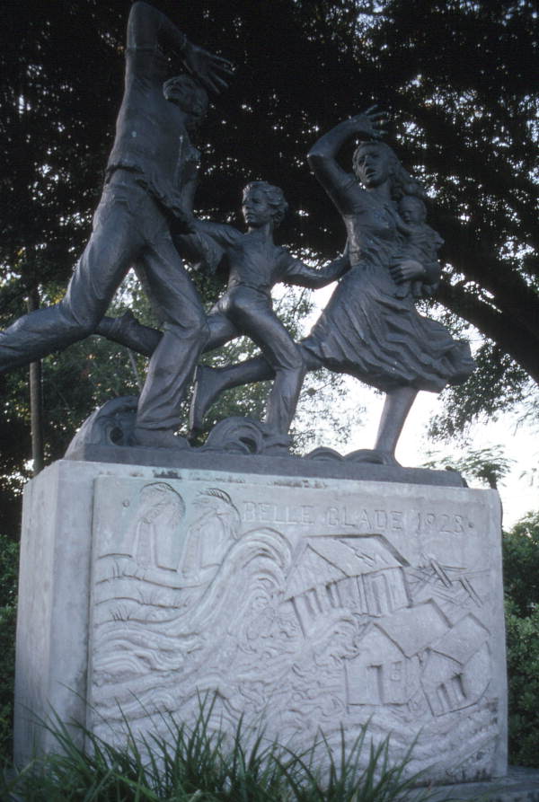 Statue commemorating the Okeechobee Hurricane of 1928 in Belle Glade (1987).