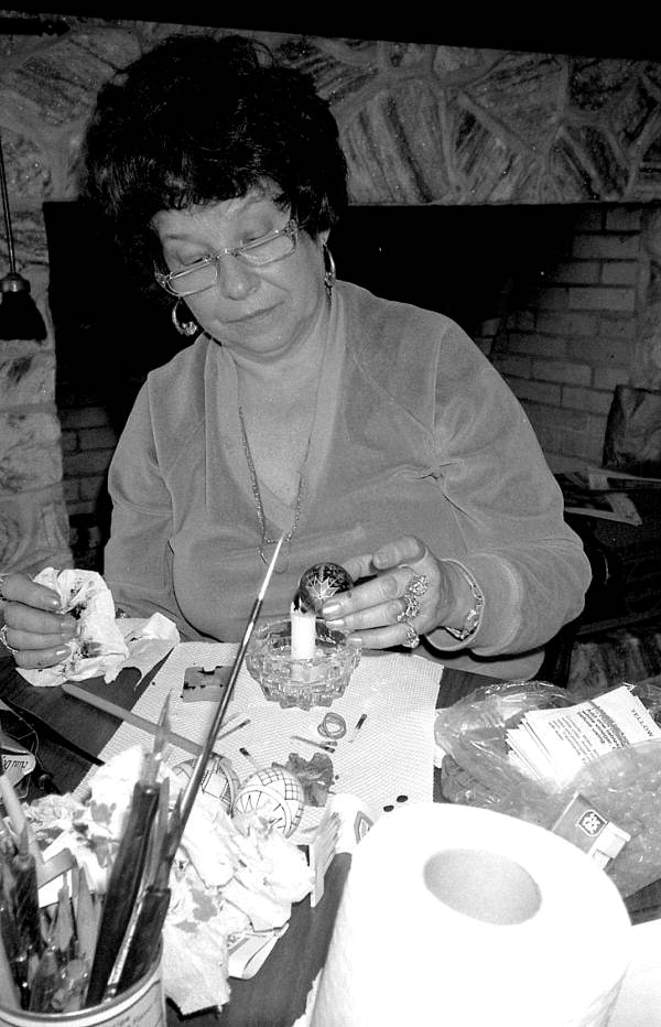 Lubow Dochwat Gurley making Ukrainian pysanky eggs - White Springs, Florida
