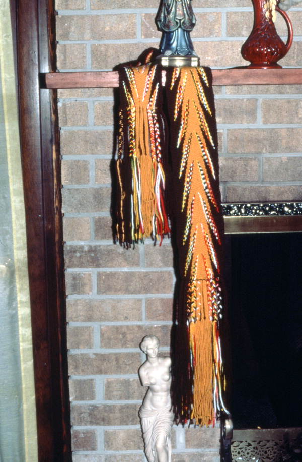 Examples of creek sash weaving .