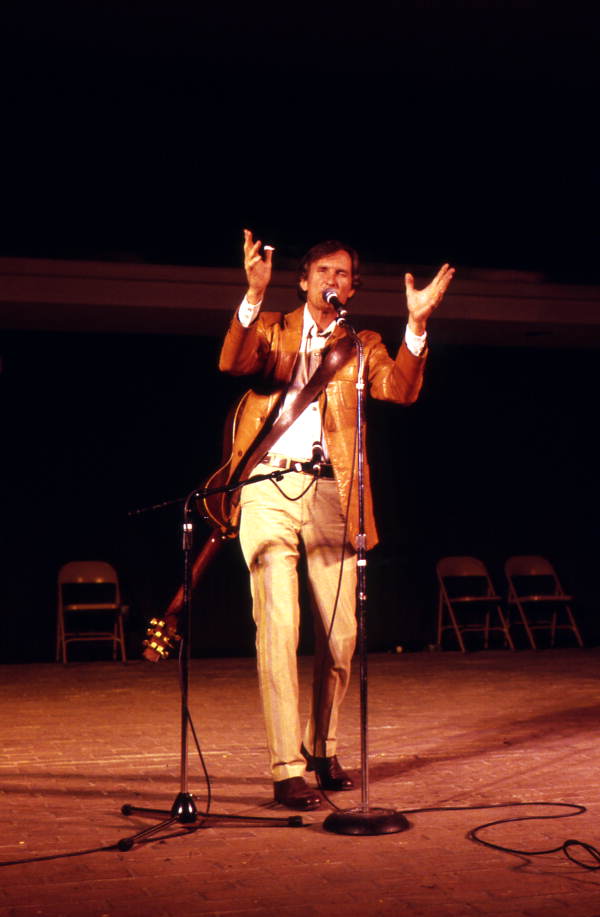 Gamble Rogers telling a story at the 1985 Florida Folk Festival - White Springs, Florida