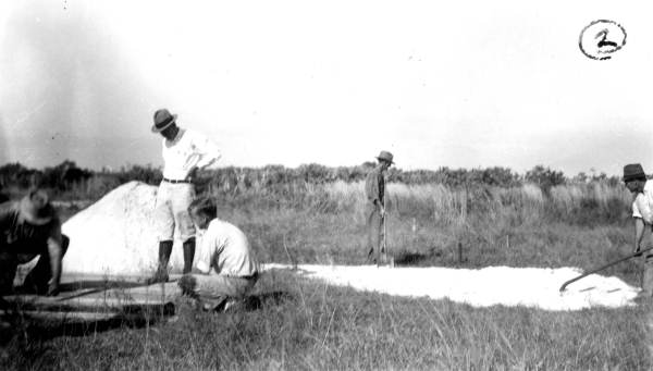 Making concrete and materials mixing board
