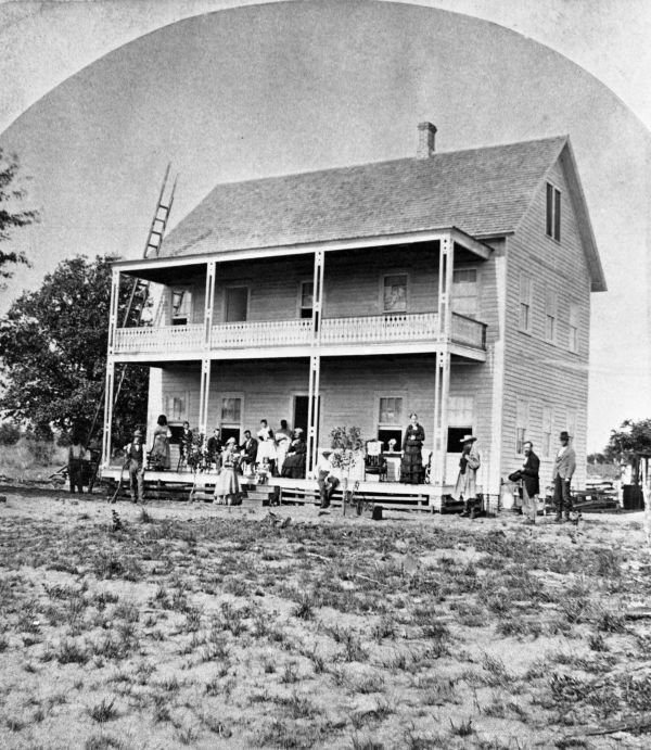 A boarding house in Crescent City, Putnam County (circa 1870s).