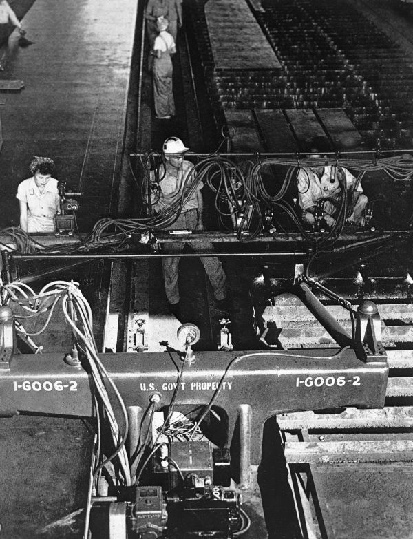 Men and women operating milling machine at St. Johns River Shipbuilding Company.