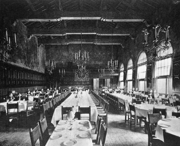 Dining room at the Everglades Club in Palm Beach (ca. 1928).