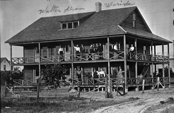 Mrs. Crook's Boardinghouse in Winter Haven (1912).