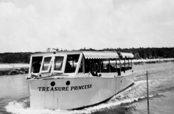 Arthur McKee setting out to work one of the Spanish wrecks on the Treasure Princess.
