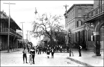 People stand on the intersection of 14th Street and 9th Avenue in Ybor City: Tampa, Florida (19--)