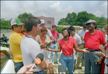 Retha Nance addressing Klansman John Baumgardner during a demonstration in Eatonville, Florida (August 15, 1987)