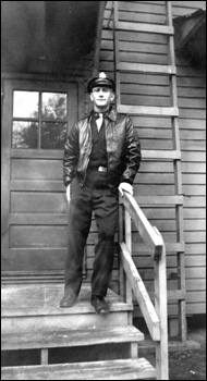 Pilot Ralph Esterling on the steps of the barracks (1944)