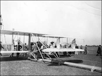 Preparation for Lloyd C. Griscom's ascent with Wilbur Wright (1909)