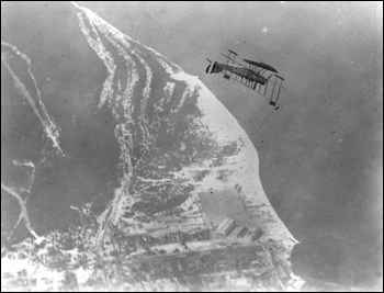 Burgess N-10 looping and performing acrobatics above Pensacola (1918)