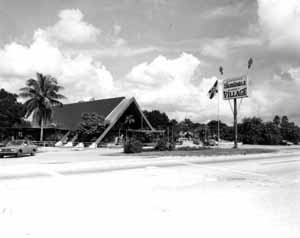 Okalee Indian Village and Crafts Center (1976)