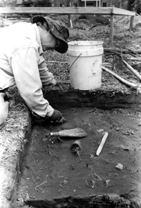 Archaeologist excavating Spanish explorer's 1539 winter encampment in Tallahassee (1987)