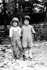 Kazuo and Masuko Kamiya as children: Yamato, Florida (ca. 1920)