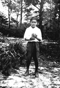 Rokuo Kamiya holding a box camera: Yamato, Florida (ca. 1920)