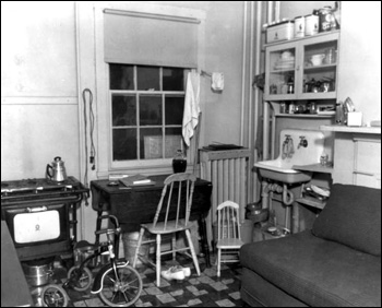 Interior view of a migrant family dwelling: Winter Haven, Florida (1937)