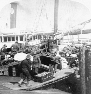 Loading camp supplies at Tampa (1898)