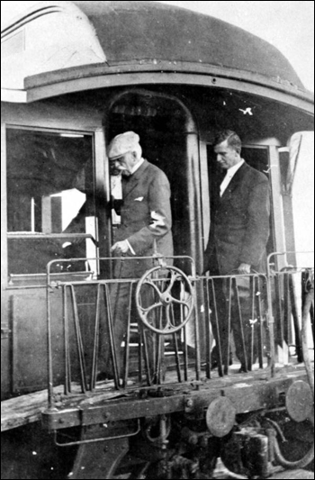 Henry Flagler disembarking train at Key West (1912)