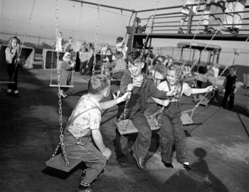 Children at the King Edward Cigars factory (1948) 