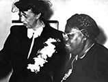 Eleanor Roosevelt visits with Mary McLeod Bethune (1937)