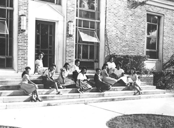 Young women at Bethune-Cookman College (1940s)