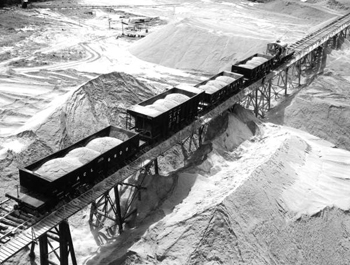 Bird's eye view showing phosphate being shipped, by ACL railroad, to IMC factory for processing: Mulberry, Florida (1947)