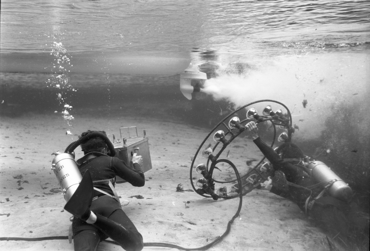 Bruce Mozert photographing a boat motor underwater at Silver Springs.