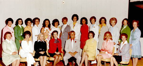 Portrait of Florida legislative senators' wives with senate president Mallory E. Horne.