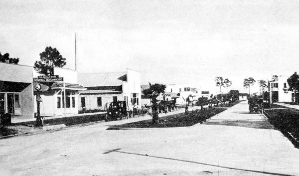 Street scene in downtown Fellsmere (circa 1920).