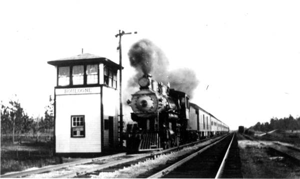 Atlantic Coast Line train passing through Boulogne on its way to Jacksonville