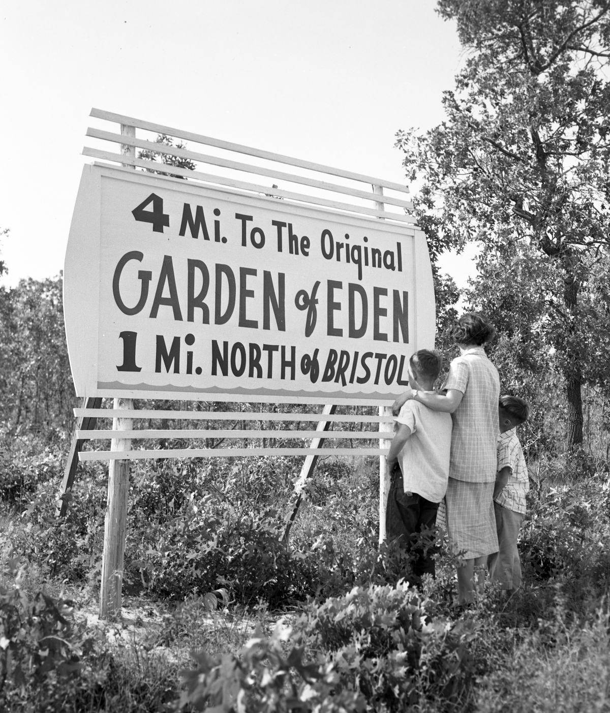 Sign pointing to the Garden of Eden near Bristol photo by Red  Kerce