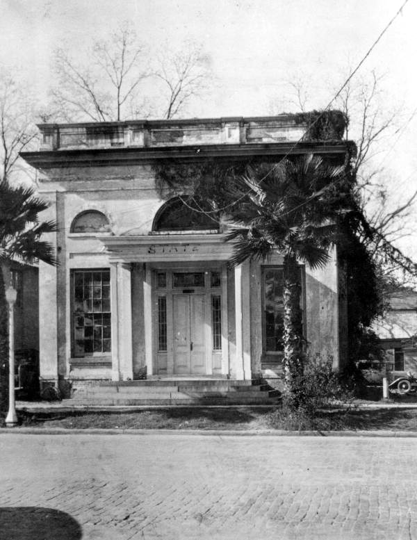 The Union bank building showing its age (circa 1920s).