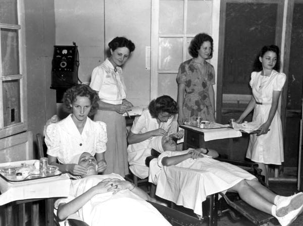 Vocational school beautician training : Ocala, Florida (ca. 1940)