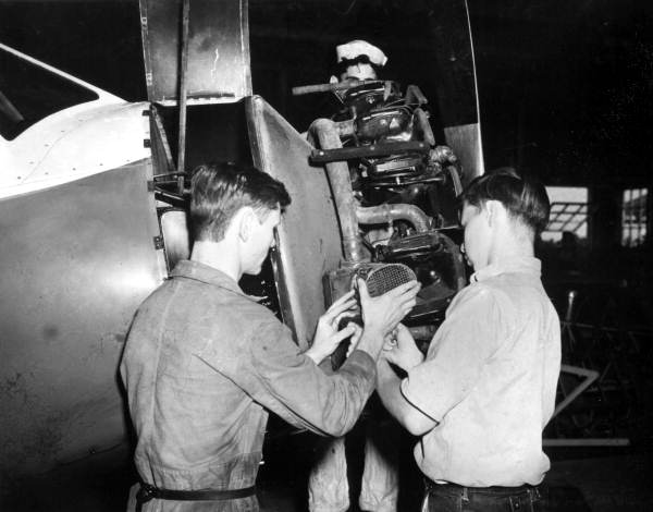 Vocational school flight mechanics : Ocala, Florida (ca. 1940)