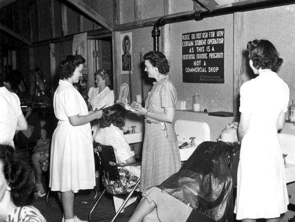 Vocational school beautician training : Ocala, Florida (ca. 1940)