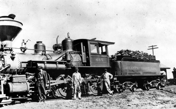 Atlantic Coast Line Railroad employees with steam engine #645